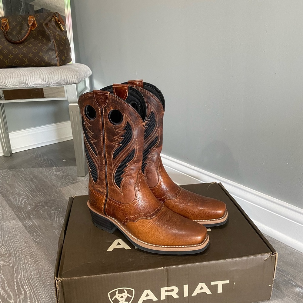 SOLD// Ariat boots